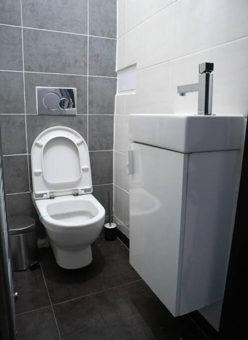 Modern Apartment In The Center Of Praha Exteriér fotografie