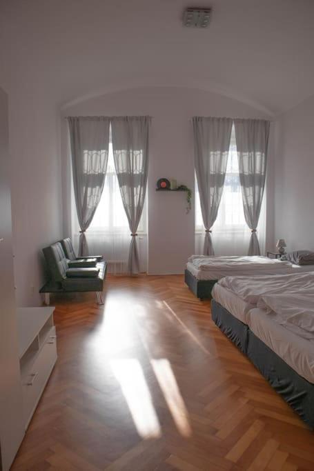 Modern Apartment In The Center Of Praha Exteriér fotografie