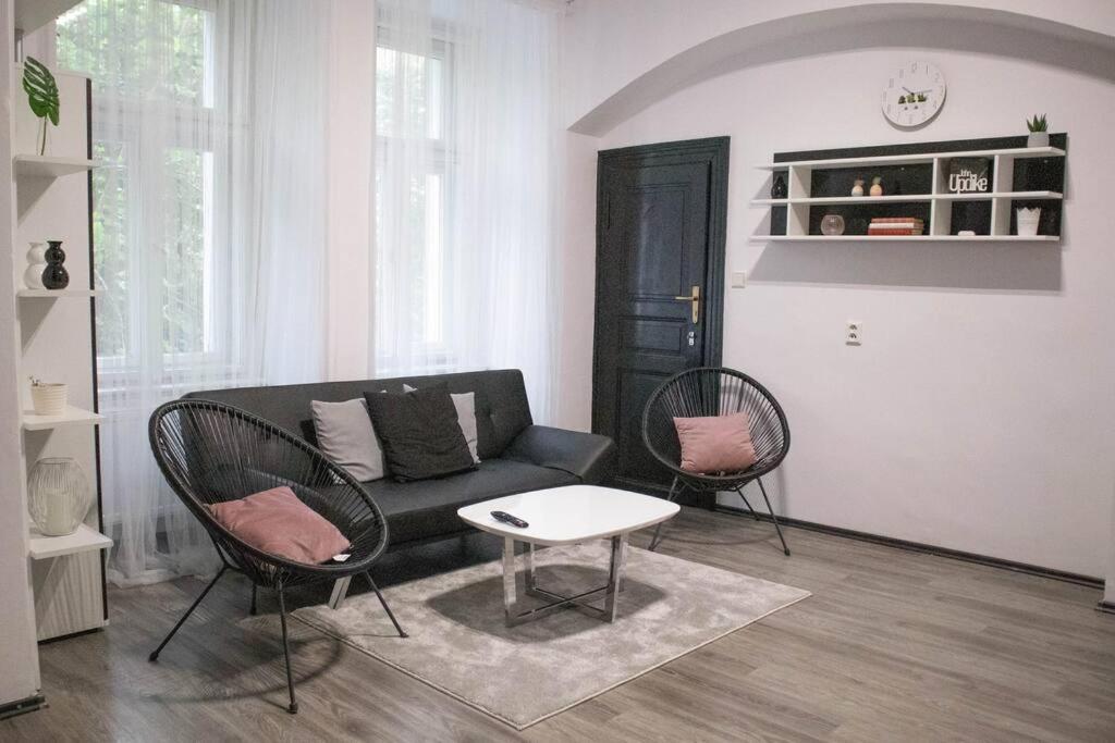 Modern Apartment In The Center Of Praha Exteriér fotografie