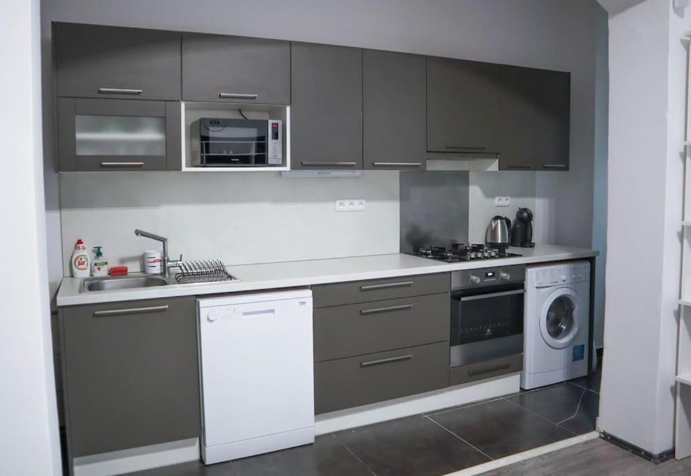 Modern Apartment In The Center Of Praha Exteriér fotografie